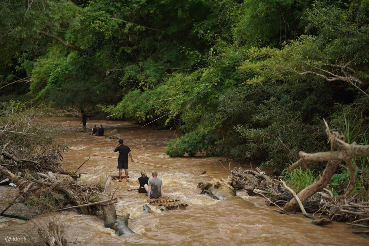 Chiang Mai : visite du village Karen, cascade et rafting, déjeuner inclus